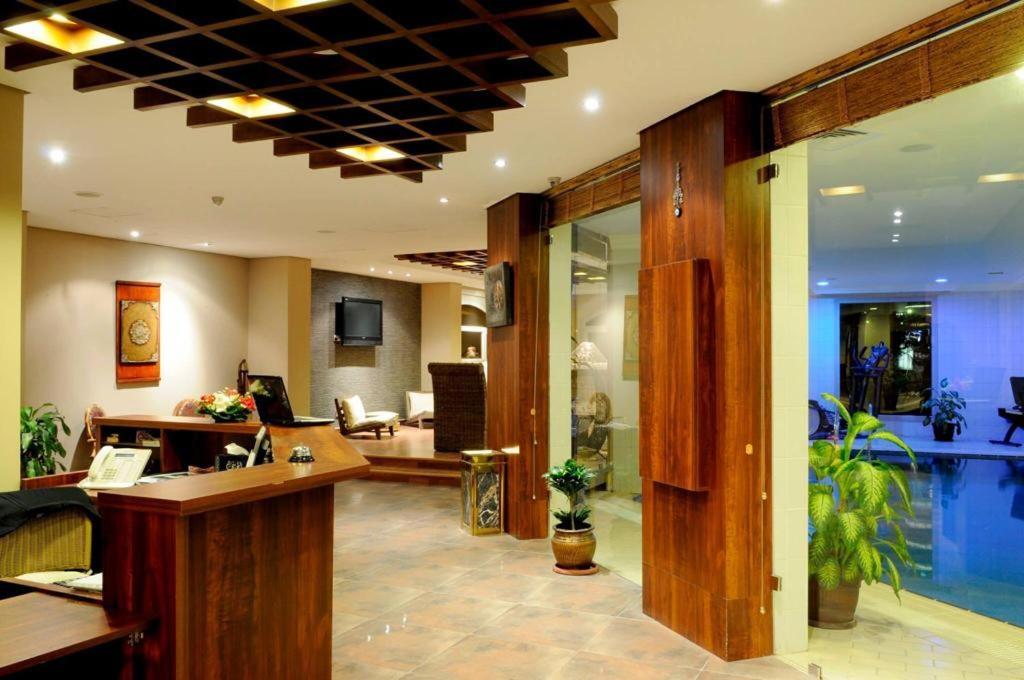 Spice Hotel Koeweit Buitenkant foto